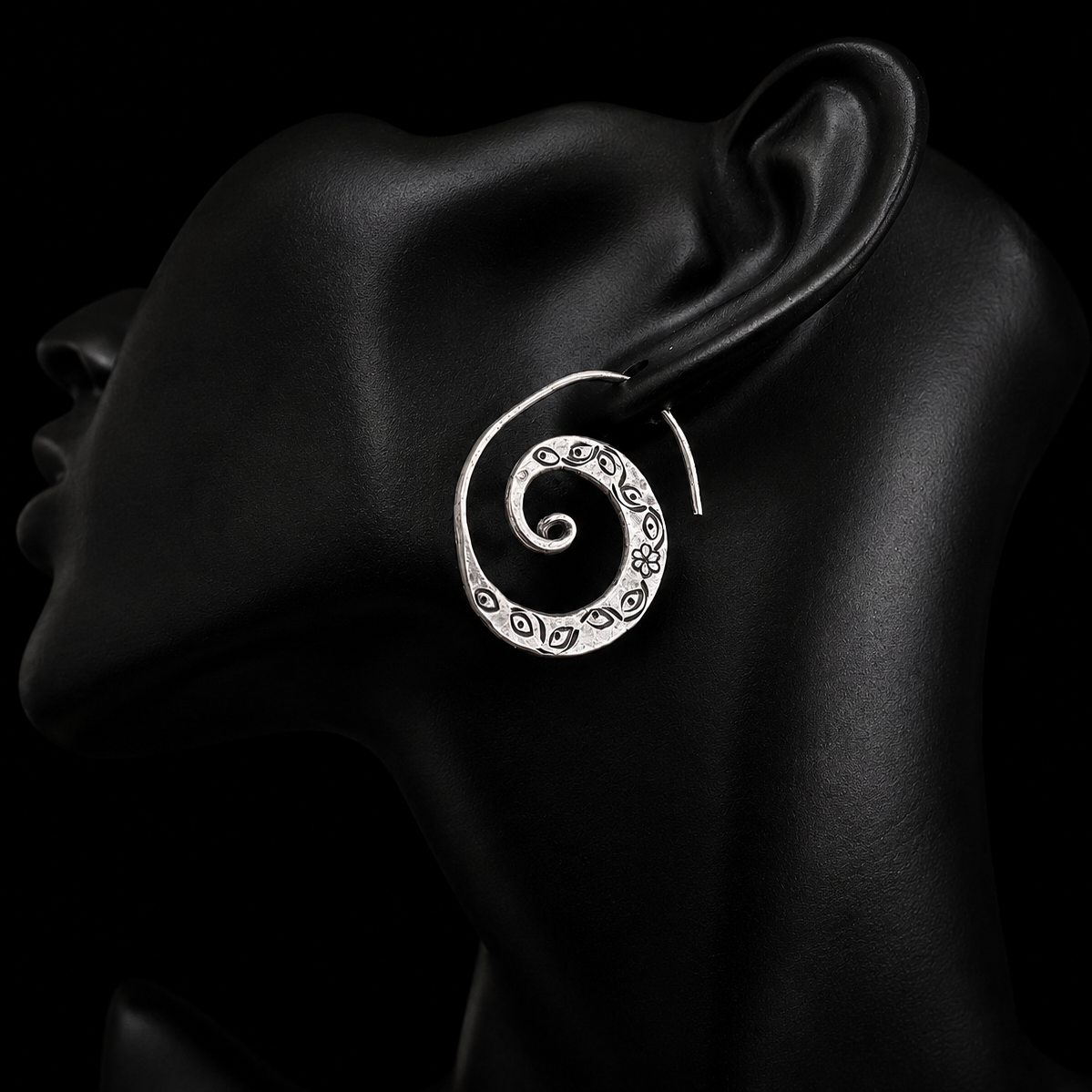 Boucles d'oreilles Kôrô gravé — Argent Massif 999